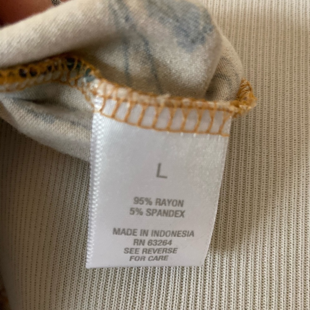 EUC-Westport Floral V-Neck Blouse - Picture 7 of 10